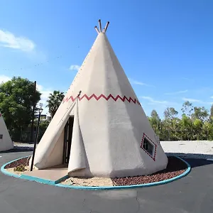 2* Motel Wigwam