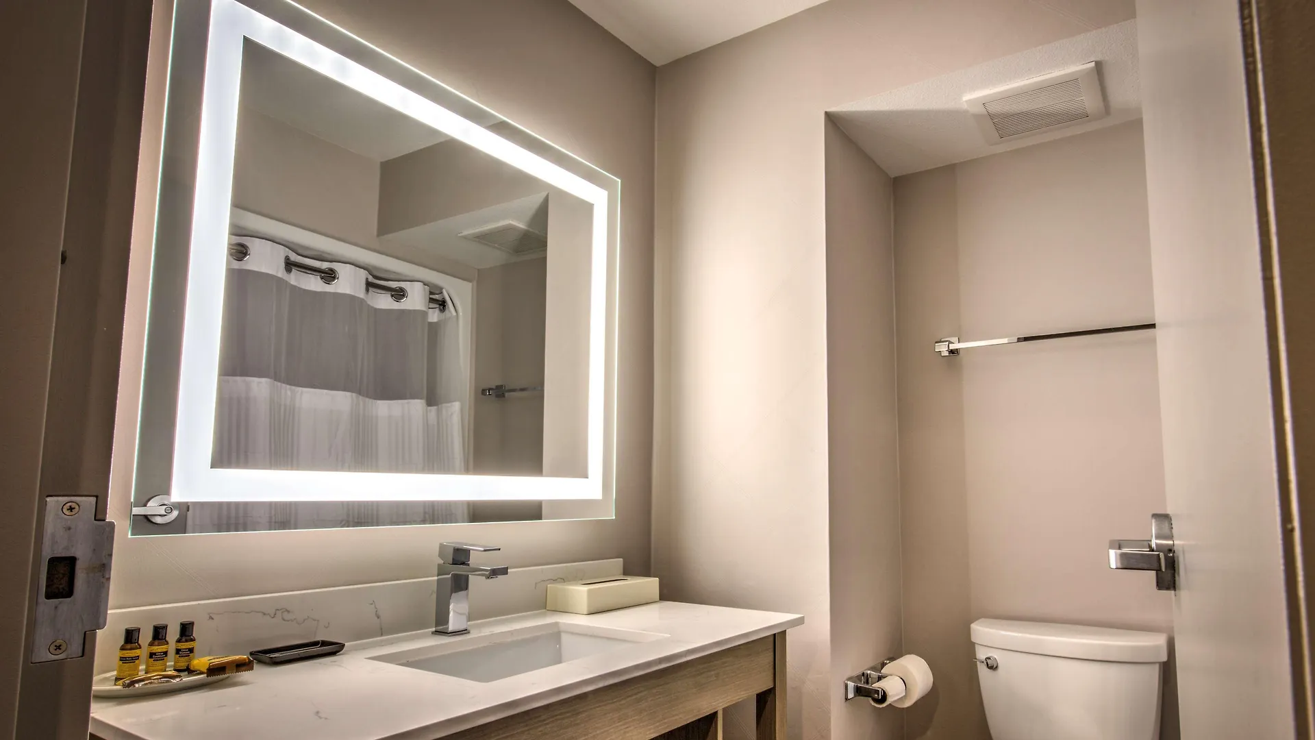 Hotel Best Western Plus Media Center Inn y Suites Burbank