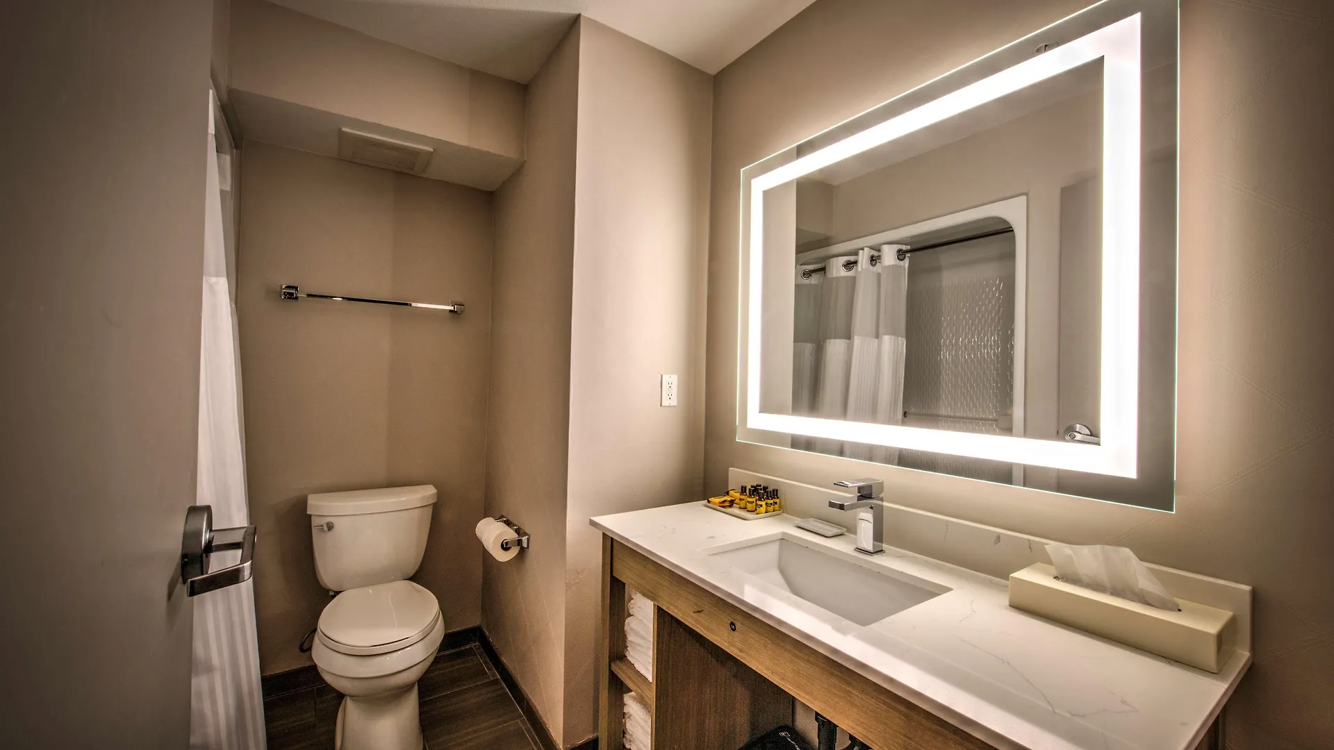 Best Western Plus Media Center Inn y Suites Burbank Hotel